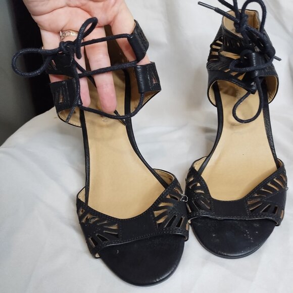 Black Tie-Up Wedge - Size 8.5 - Picture 3 of 7